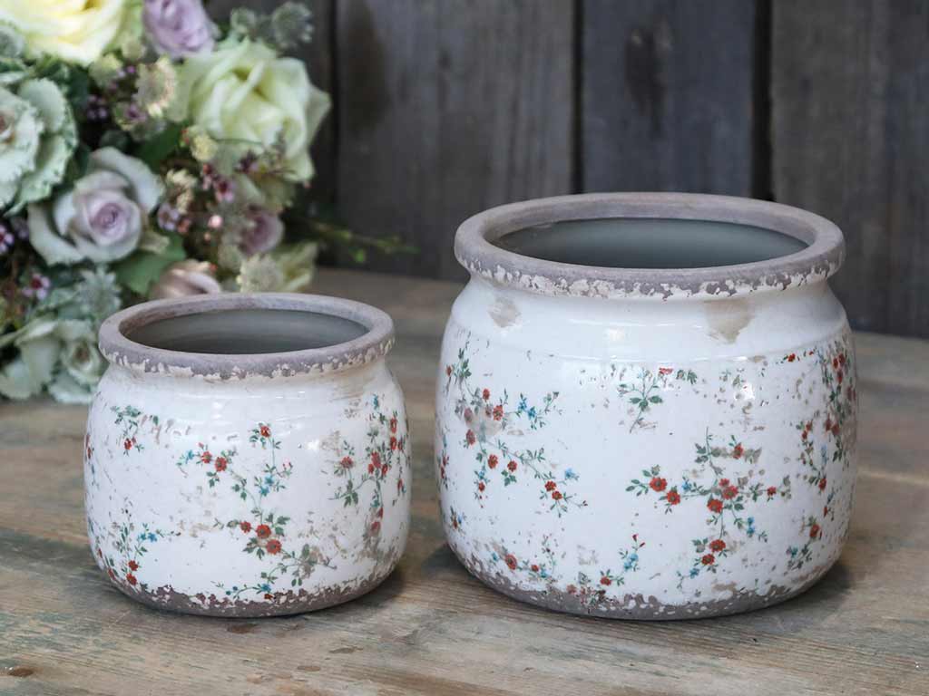 Tulle Übertopf mit Blumen bauchig I H13/D15.5