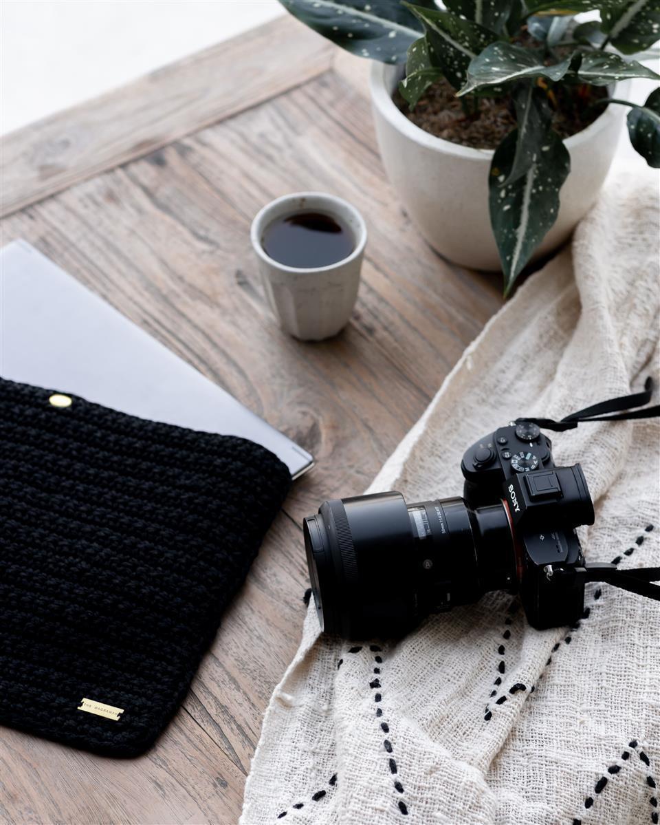 Laptophülle MACCA I Schwarz I 15" I exzellentes & nachhaltiges Makramee