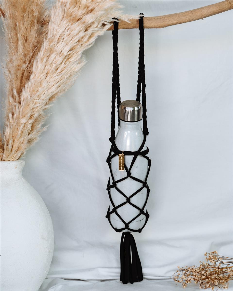 Trinkflasche-Rucksack NAVARNA I Jet-Schwarz I exzellentes & nachhaltiges Makramee