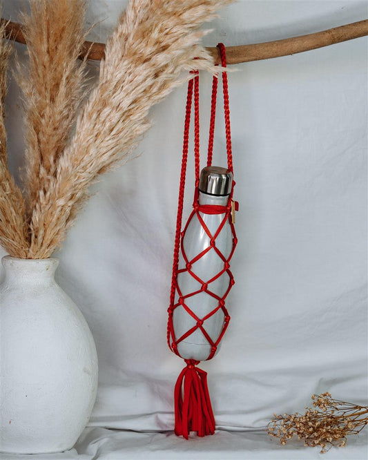 Trinkflasche-Rucksack NAVARNA I Rubin-Rot I exzellentes & nachhaltiges Makramee