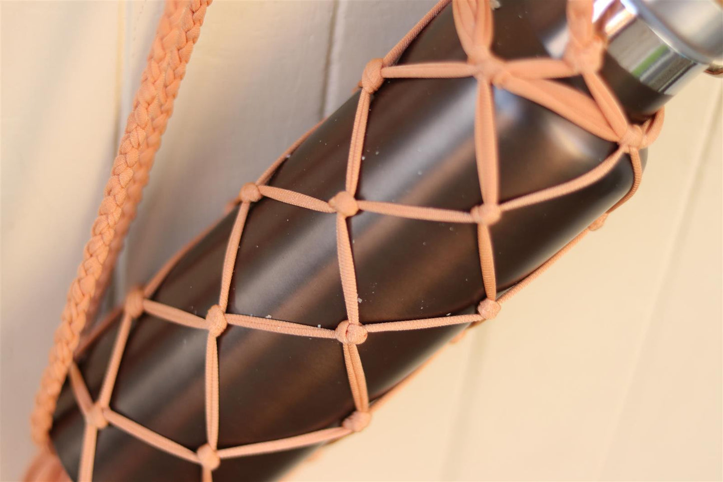 Trinkflasche-Rucksack NAVARNA I Rosen-Pink I exzellentes & nachhaltiges Makramee