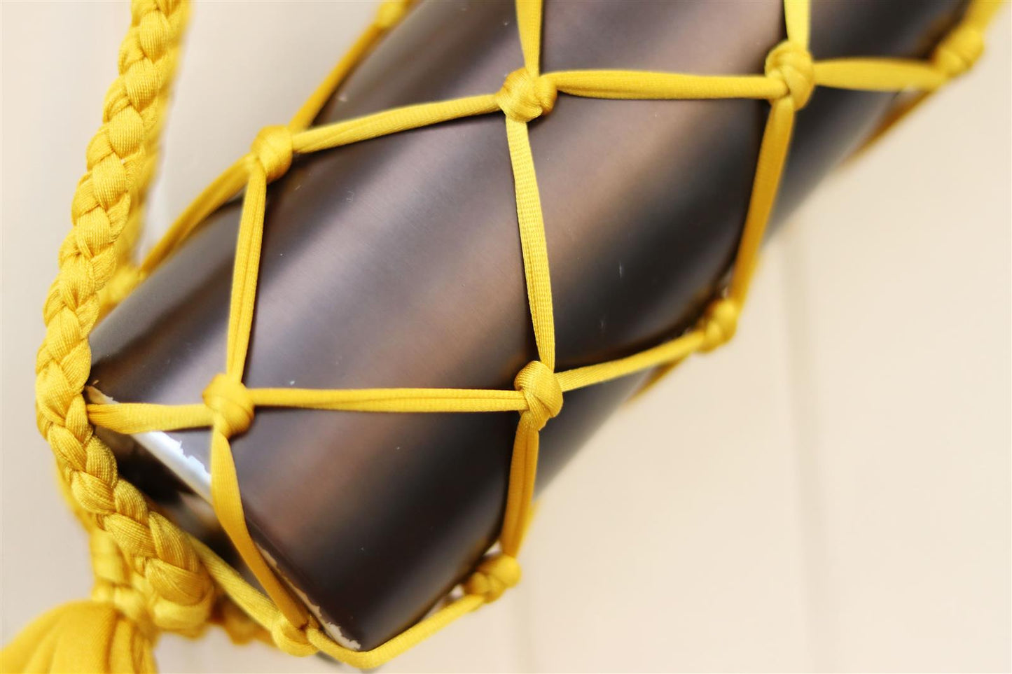 Trinkflasche-Rucksack NAVARNA I Aperol I exzellentes & nachhaltiges Makramee