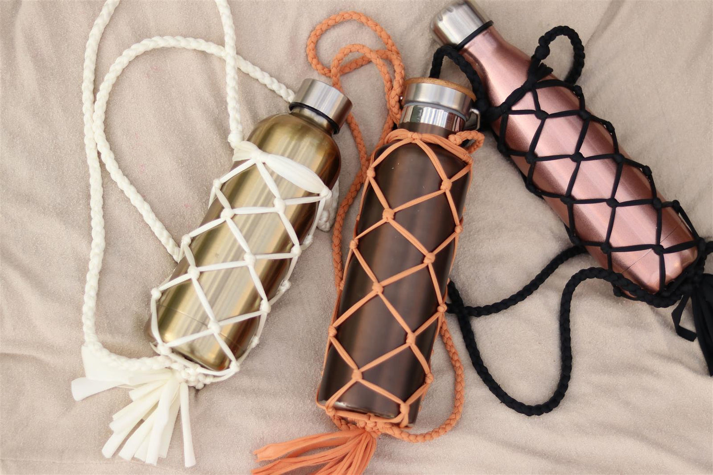 Trinkflasche-Rucksack NAVARNA I Elfenbein I exzellentes & nachhaltiges Makramee